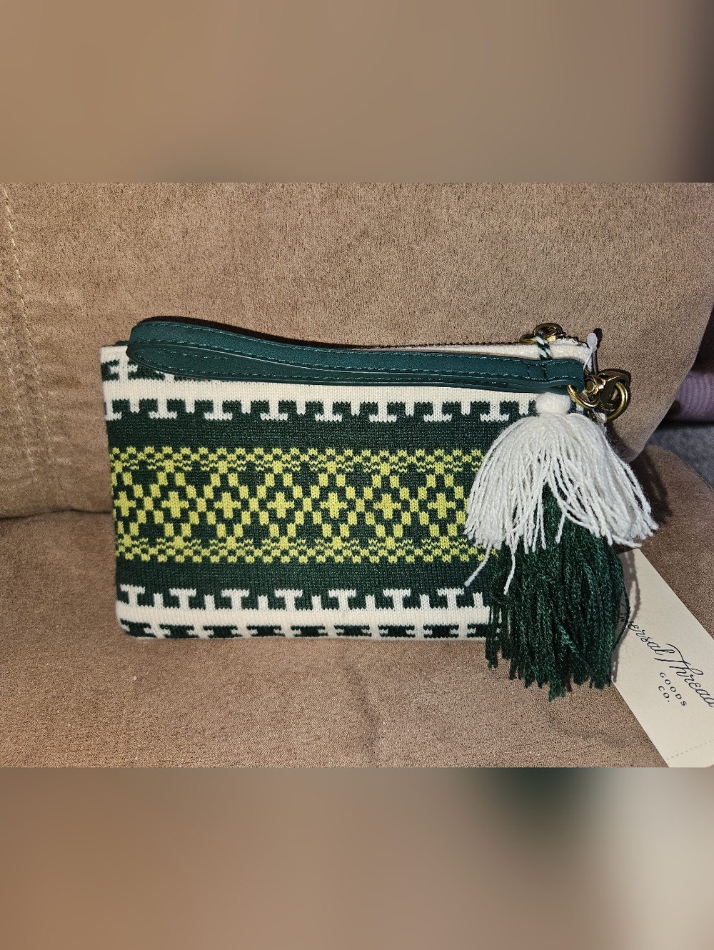 NWT Universal Thread Goods Co. Green/White Geometric Pattern Wristlet, 7.5"x4.5"